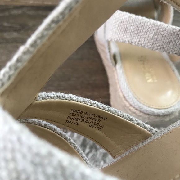 SOLD MICHEAL Micheal Kors Wedges - Picture 4 of 6